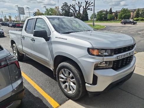 Used 2020 Chevrolet Silverado 1500 Custom w/ Custom Value Package AWD/4WD image 1