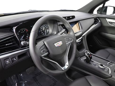 New 2025 Cadillac XT6 Luxury image 11