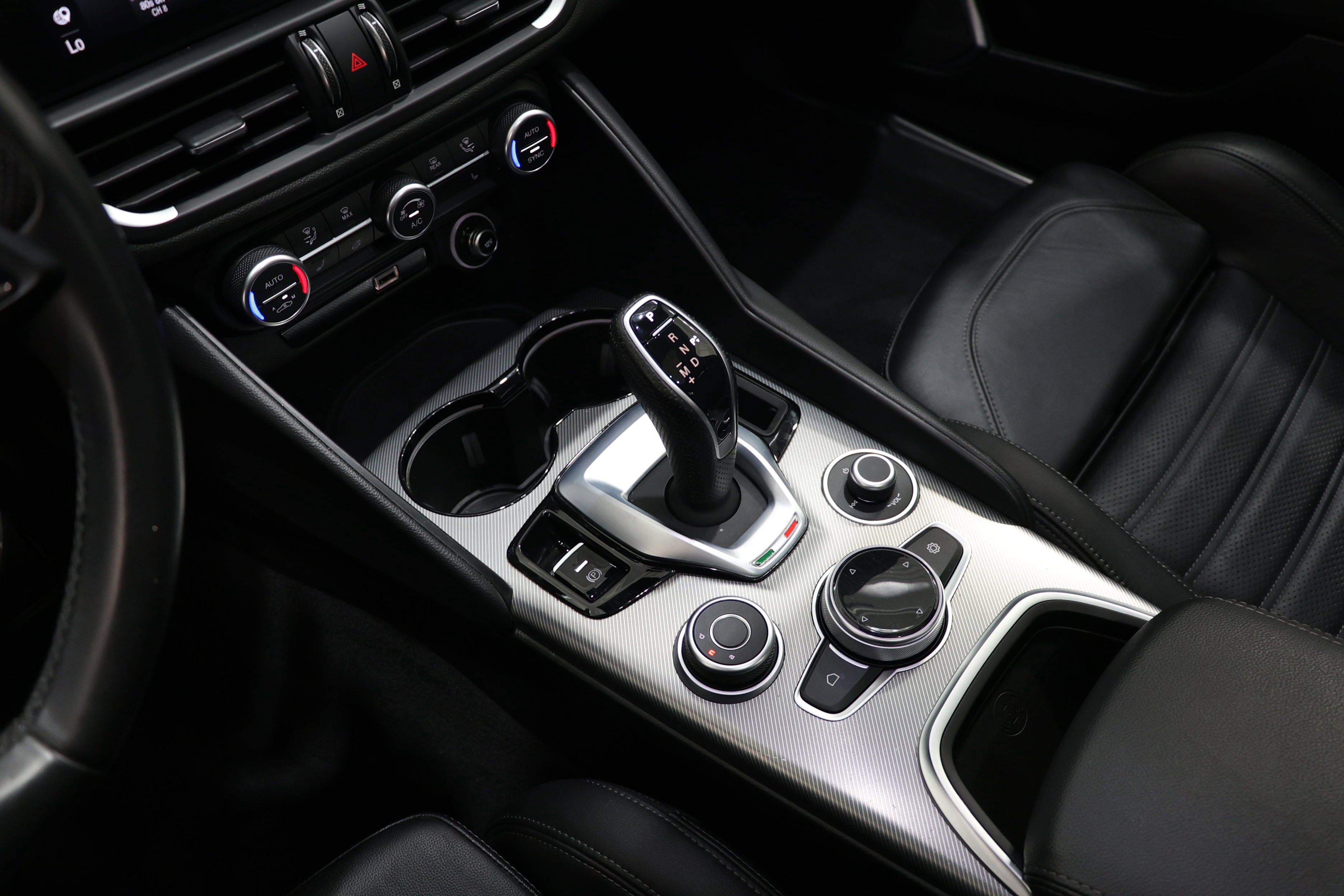 Certified 2023 Alfa Romeo Giulia Veloce AWD/4WD image 27