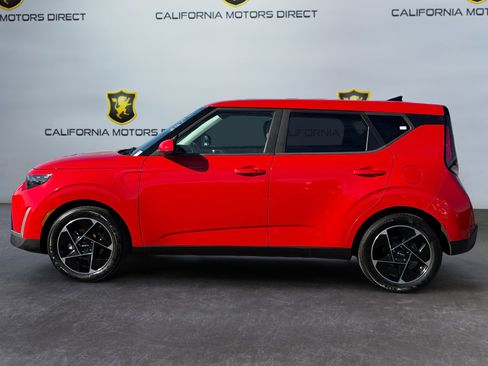 Used 2023 Kia Soul EX image 2