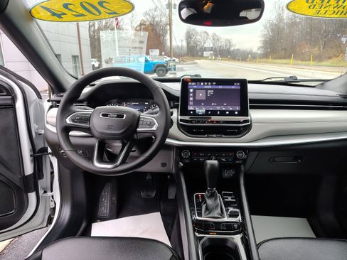 Certified 2024 Jeep Compass Limited image 22