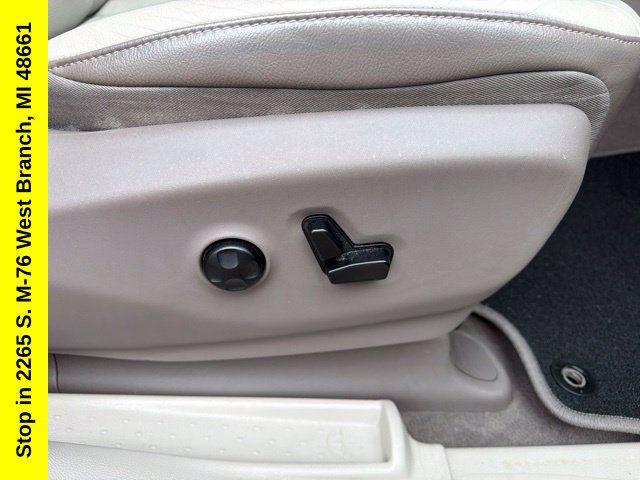 Used 2017 Chrysler Pacifica Touring-L Plus FWD image 32