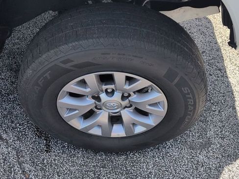 Used 2018 Toyota Tacoma SR5 RWD image 27