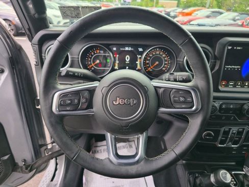 Used 2018 Jeep Wrangler Unlimited Sahara AWD/4WD image 18