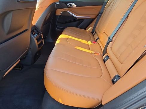 Used 2022 BMW X5 xDrive40i w/ Parking Assistance Package AWD/4WD image 13