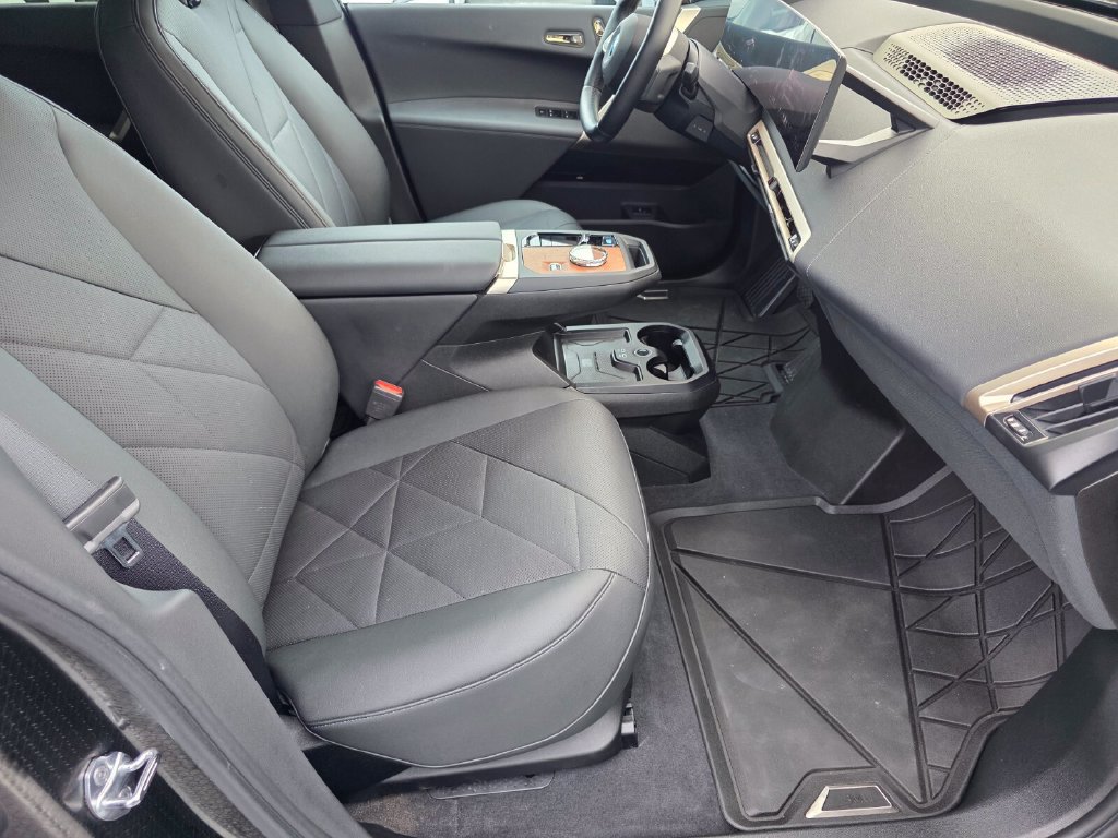 Certified 2024 BMW iX xDrive50 w/ Premium Package AWD/4WD image 26