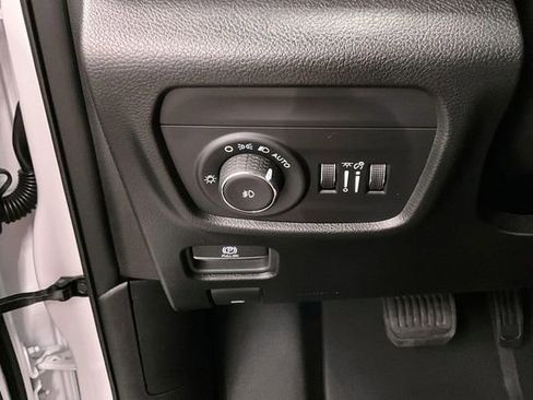 Used 2025 Jeep Grand Cherokee Limited w/ Luxury Tech Group II AWD/4WD image 40