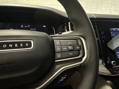 Used 2022 Jeep Wagoneer Series III AWD/4WD image 37