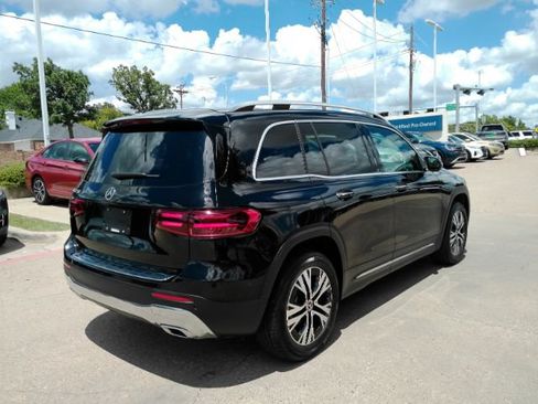 Used 2024 Mercedes-Benz GLB 250 w/ Driver Assistance Package image 8
