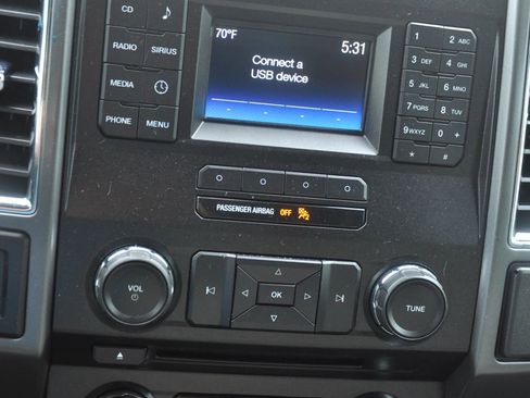 Used 2017 Ford F150 XLT AWD/4WD image 38