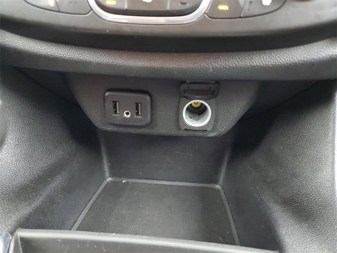 Used 2020 Chevrolet Traverse LT image 34