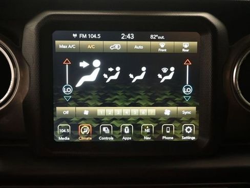 Used 2022 Jeep Wrangler Unlimited Sahara AWD/4WD image 14
