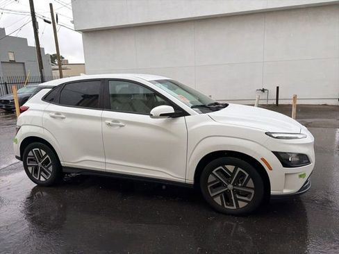 Used 2023 Hyundai Kona SE FWD image 4