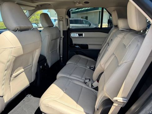 Used 2023 Ford Explorer Platinum w/ Technology Package AWD/4WD image 14