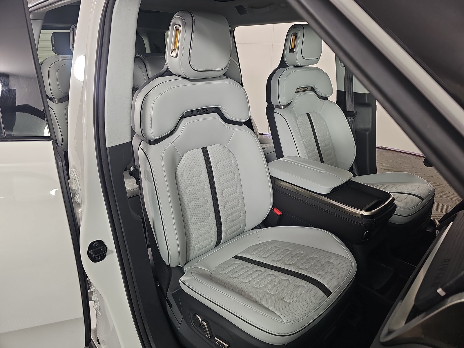 Used 2023 Rivian R1S Adventure Quad AWD/4WD image 24