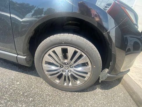 Used 2022 Toyota Venza Limited w/ Advanced Technology Package AWD/4WD image 3