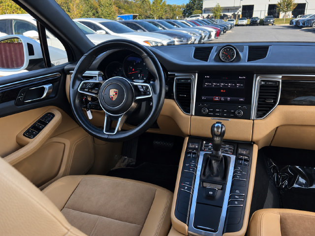 Used 2018 Porsche Macan AWD/4WD image 12