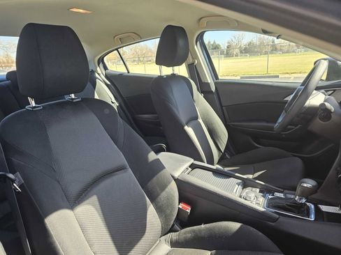 Used 2018 MAZDA MAZDA3 Sport image 31