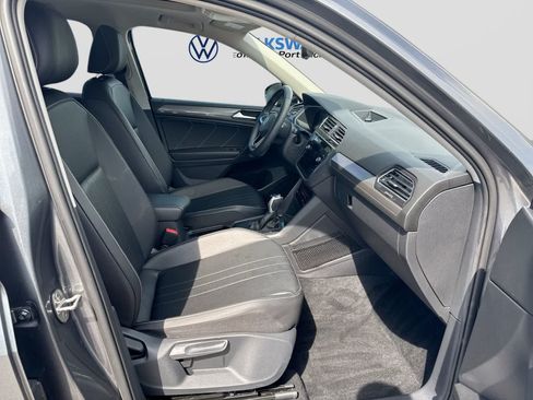 Used 2022 Volkswagen Tiguan SE w/ Panoramic Sunroof Package FWD image 28