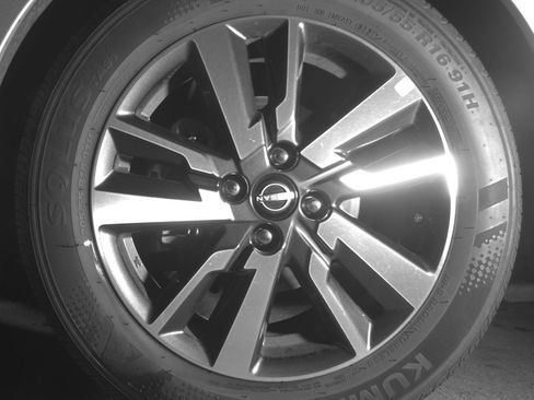 Used 2025 Nissan Versa SV image 12