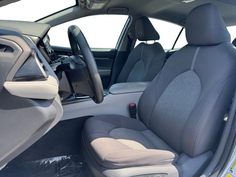 Used 2021 Toyota Camry LE FWD image 9