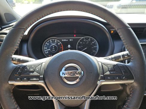 Used 2019 Nissan Kicks SR w/ Exterior Electronics Package FWD image 11