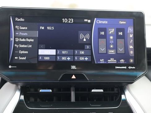 Used 2022 Toyota Venza XLE image 25