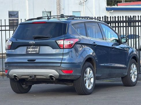 Used 2018 Ford Escape SE image 3