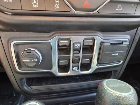 Used 2020 Jeep Gladiator Sport w/ Quick Order Package 24S AWD/4WD image 23