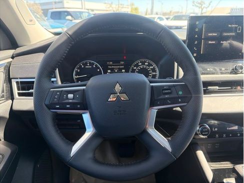 New 2026 Mitsubishi Outlander LE FWD image 17