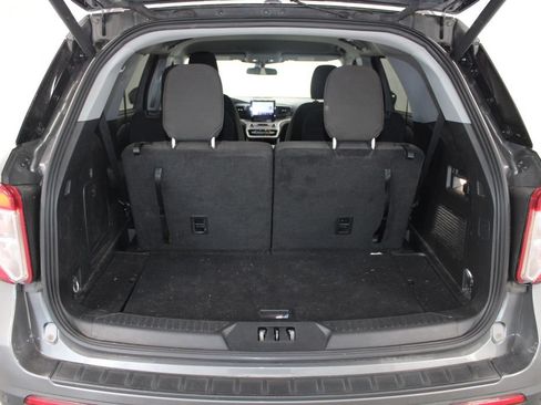 Used 2024 Ford Explorer XLT RWD image 13