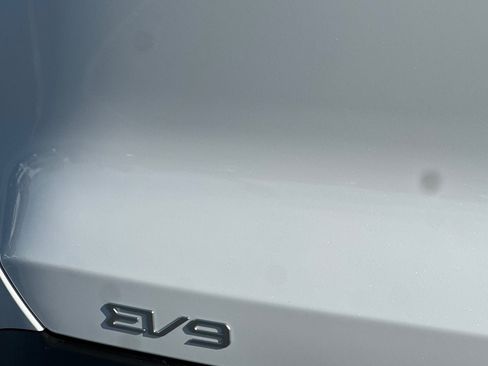 New 2026 Kia EV9 Wind image 28