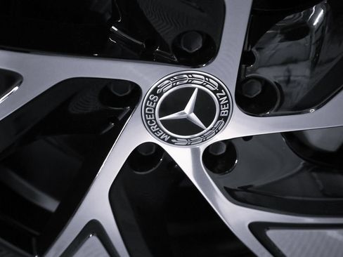 Used 2024 Mercedes-Benz GLC 300 4MATIC image 8