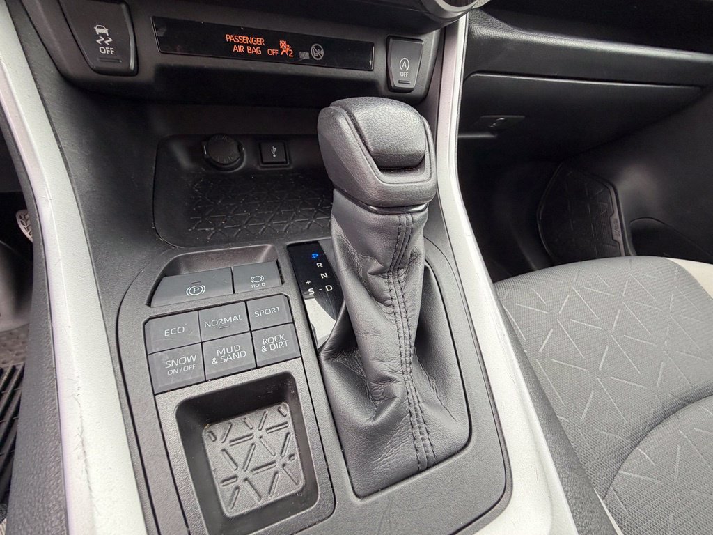 Used 2022 Toyota RAV4 XLE AWD/4WD image 24