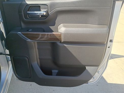 Used 2022 Chevrolet Silverado 1500 RST image 12