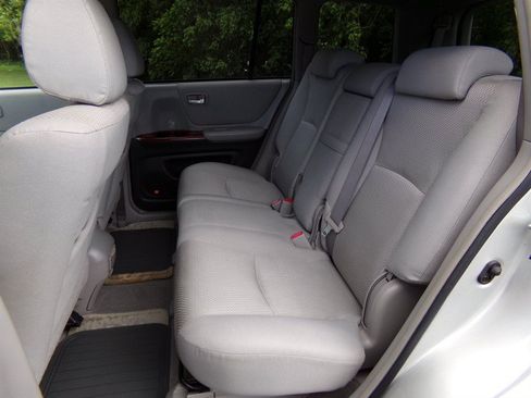 Used 2004 Toyota Highlander Limited AWD/4WD image 22