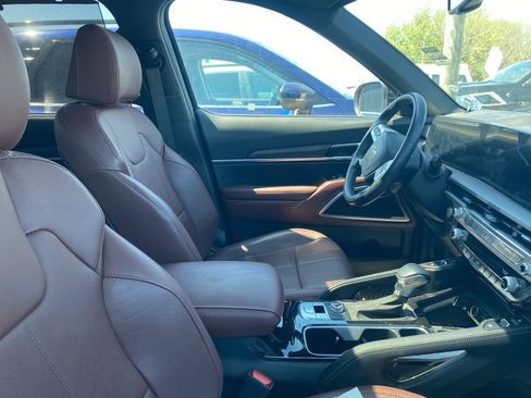 Used 2023 Kia Telluride EX w/ EX Captain's Chair Package AWD/4WD image 8
