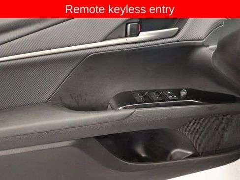 Used 2025 Toyota Camry SE image 11