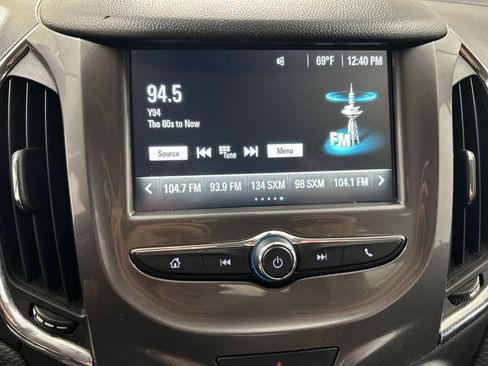 Used 2017 Chevrolet Cruze LT FWD image 14