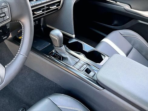 Used 2025 Toyota Camry SE w/ Convenience Package FWD image 16