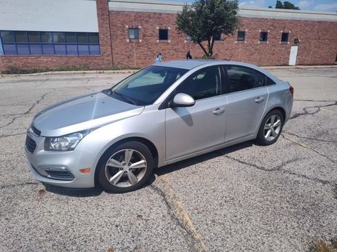Used 2015 Chevrolet Cruze LT FWD image 2