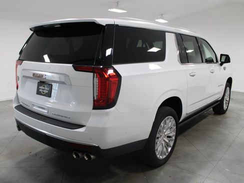 Used 2024 GMC Yukon XL Denali w/ Denali Reserve Package AWD/4WD image 9