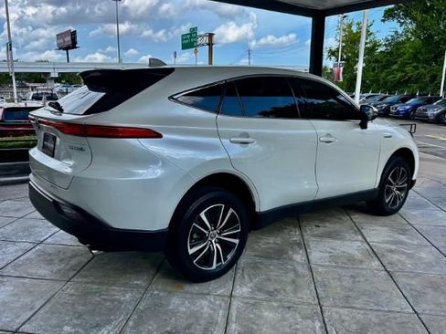 Used 2021 Toyota Venza LE image 4