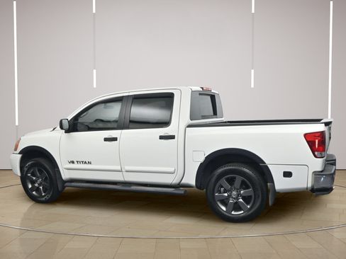 Used 2015 Nissan Titan SV w/ SV Value Truck Package RWD image 5