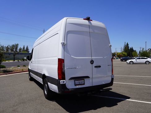 Used 2022 Mercedes-Benz Sprinter 2500 image 11