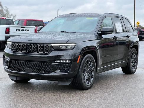 Used 2025 Jeep Grand Cherokee Summit AWD/4WD image 44