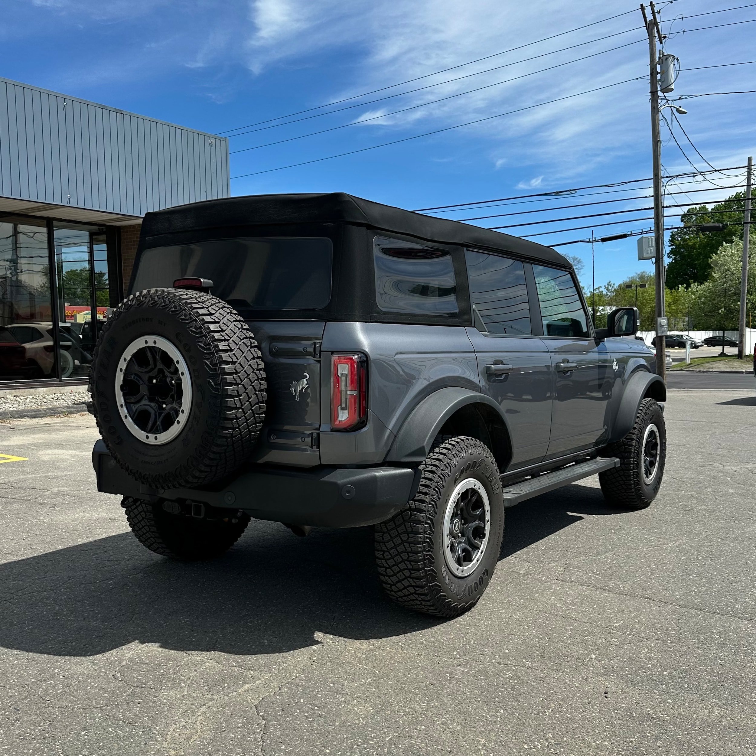 Used 2023 Ford Bronco Outer Banks w/ Sasquatch Package AWD/4WD image 3