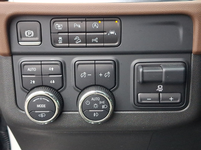 Used 2025 Chevrolet Suburban High Country AWD/4WD image 9