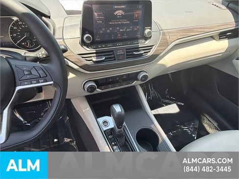 Used 2025 Nissan Altima 2.5 SV FWD image 31