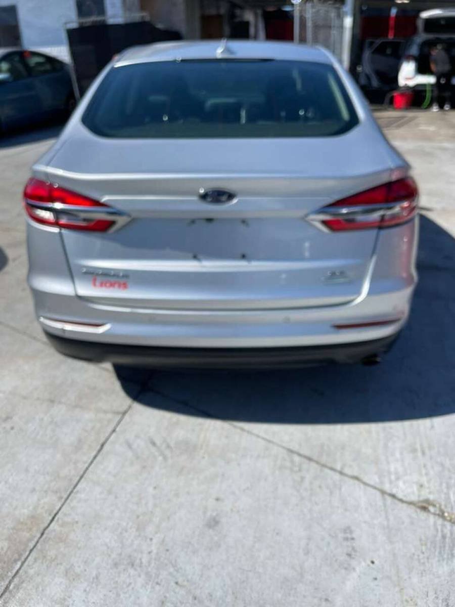 Used 2019 Ford Fusion SE FWD image 4
